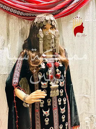 7لبس نسائي تراثي (موديل 3) رهن € 100 + ايجار0