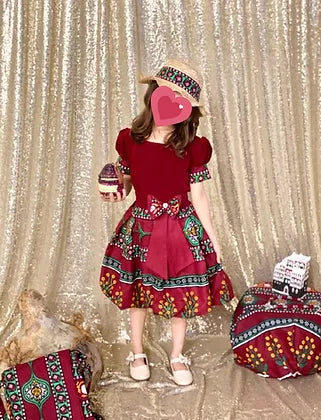 فستان ستارة على قطيفة أحمر