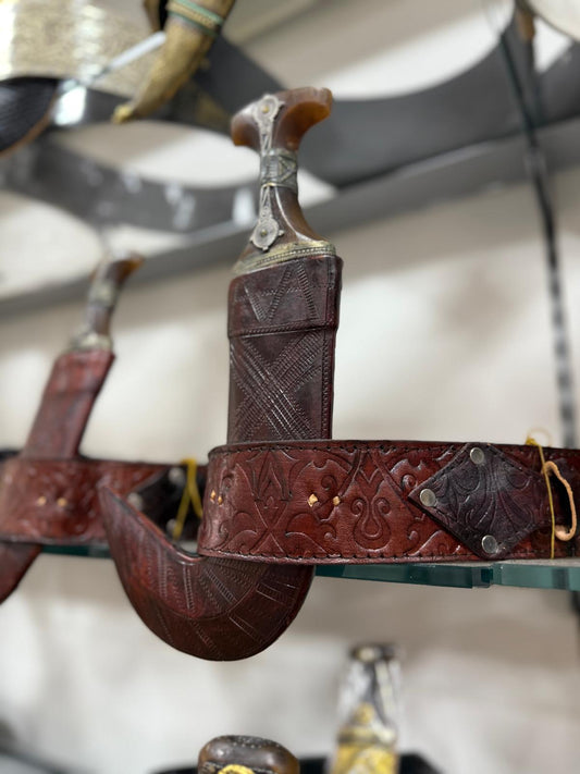 جنبية جلد شبابي