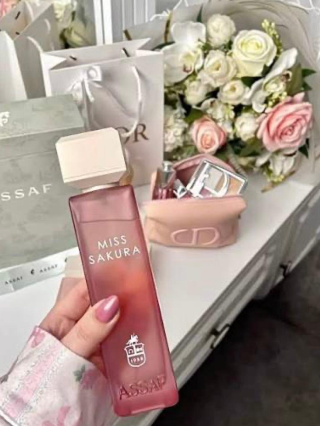 عطر مس ساكورا عساف